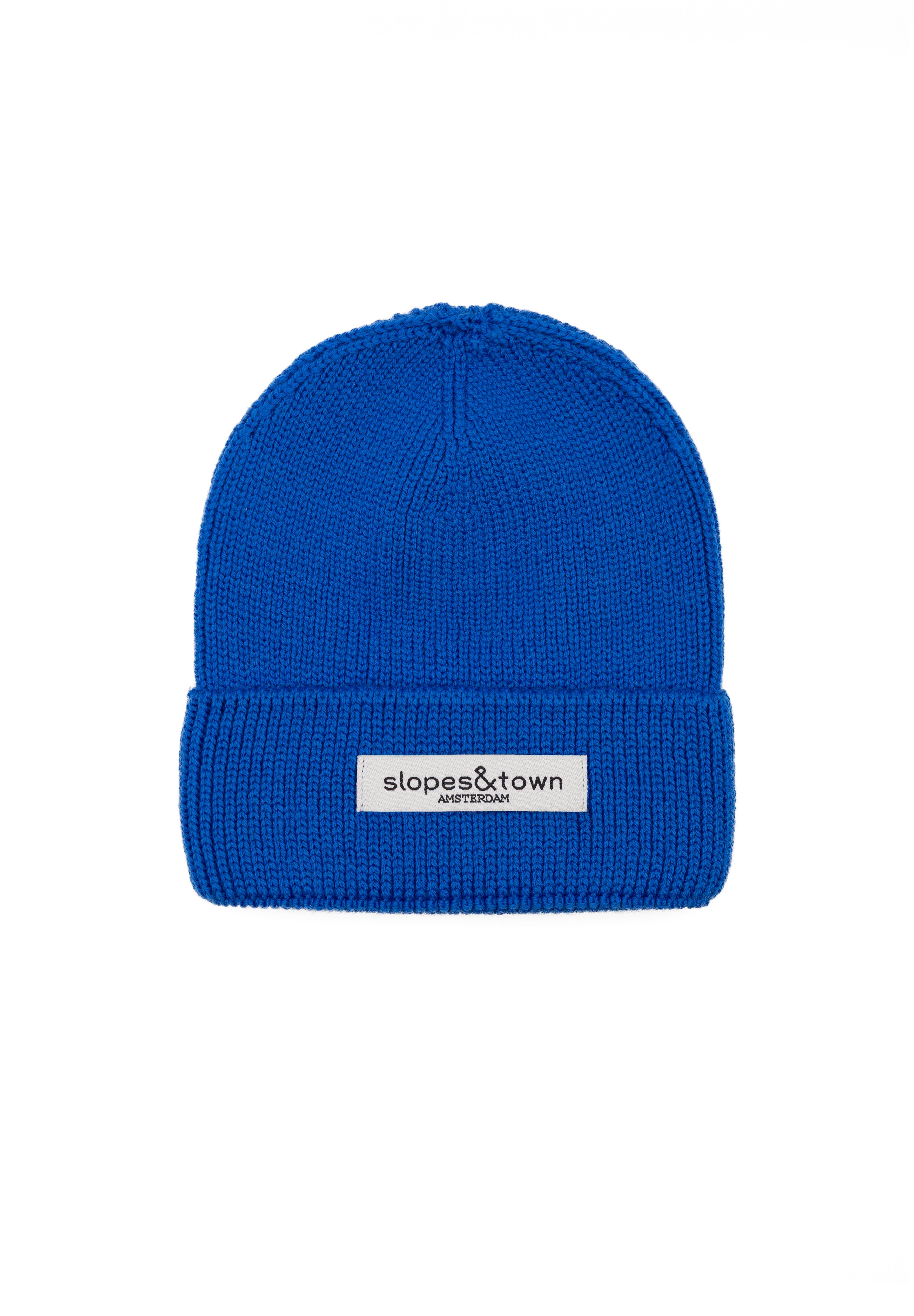 Kids merino wool beanie in electric blue, front view with Slopes and Town Amsterdam woven label