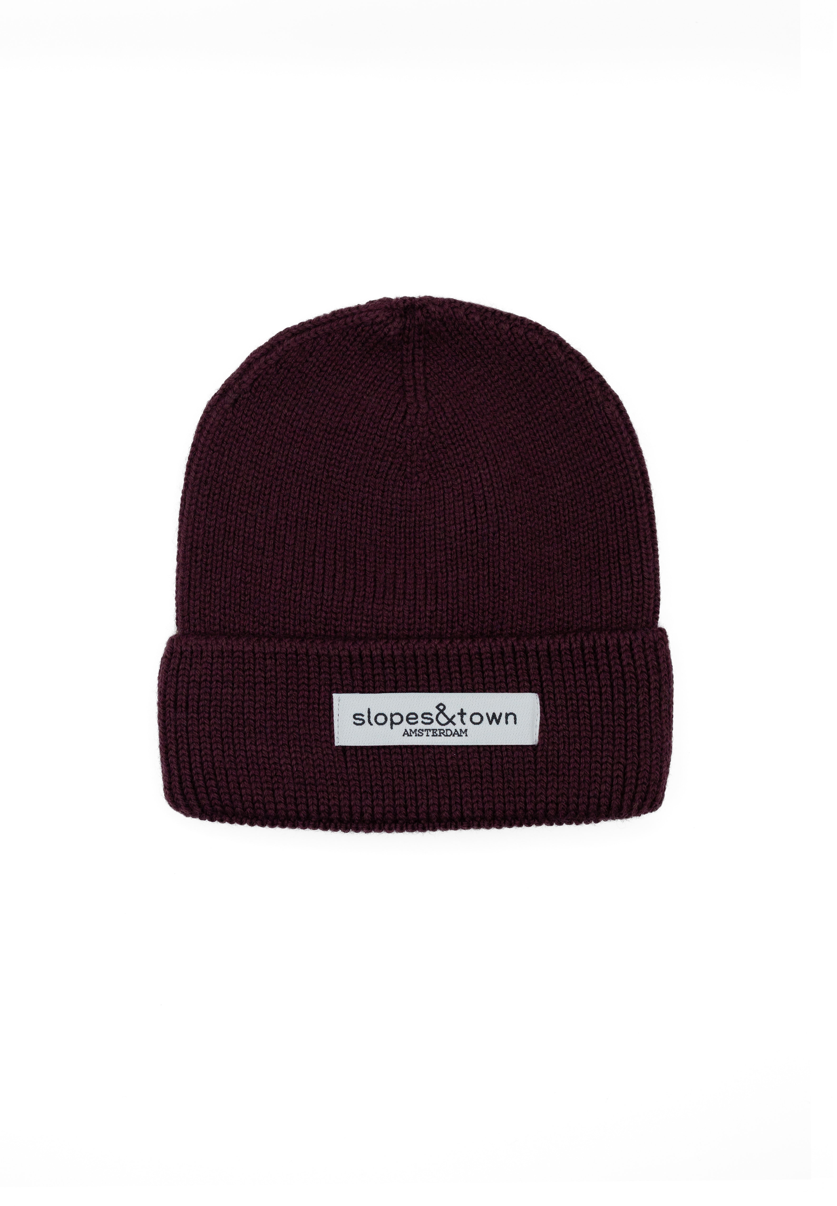 Kids merino wool beanie in burgundy, front view with Slopes and Town Amsterdam woven label