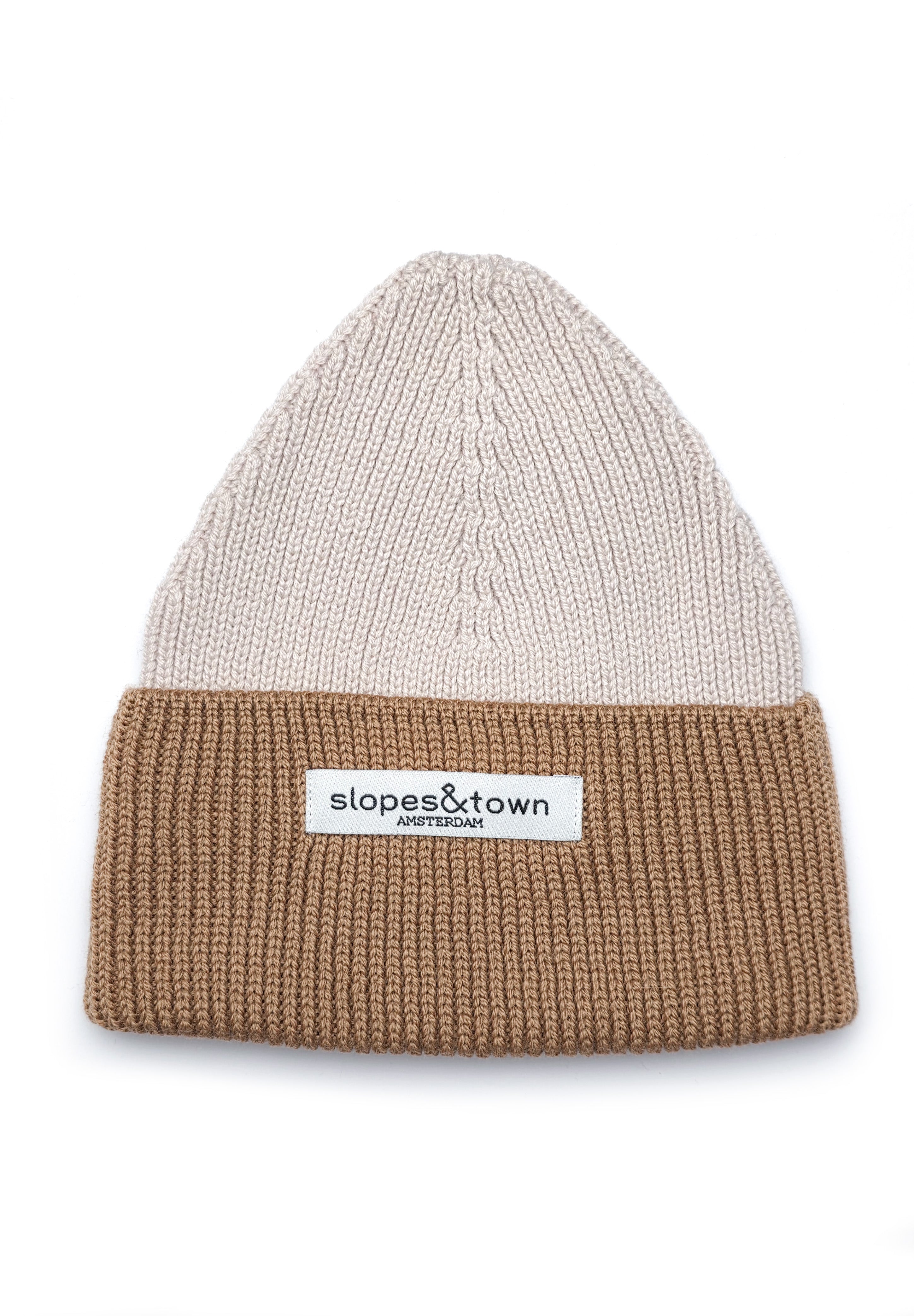 Kids merino wool beanies in beige and caramel